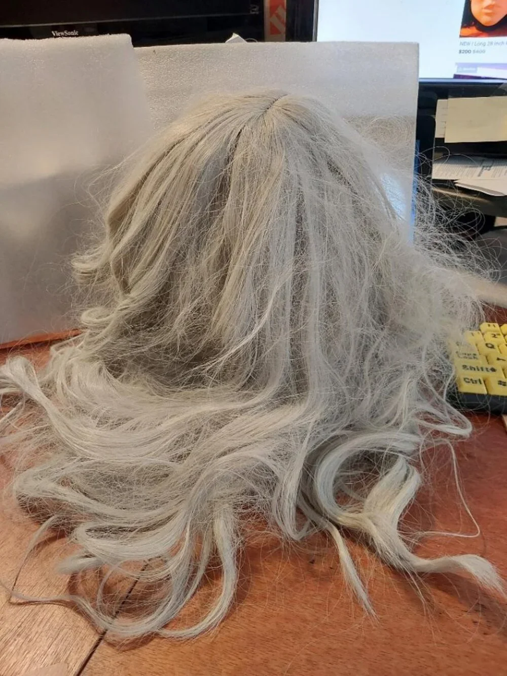 NEW ! Women Curly Wig Long 26 Inch White & Gray